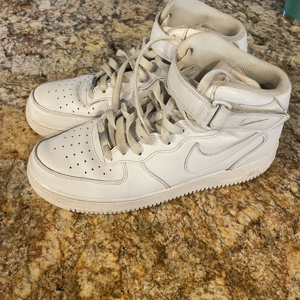Men’s Nike Air Force Mid sneakers - Picture 5 of 8